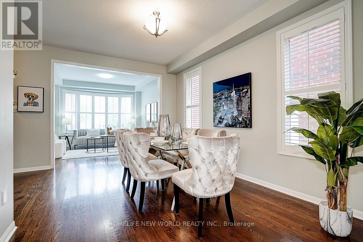 Photo 8 of 76 Bulmer Crescent, Newmarket ON