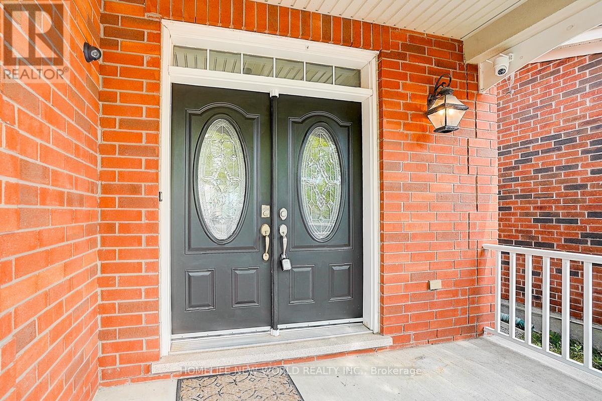 Photo 40 of 76 Bulmer Crescent, Newmarket ON