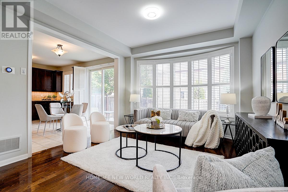 Photo 1 of 76 Bulmer Crescent, Newmarket ON