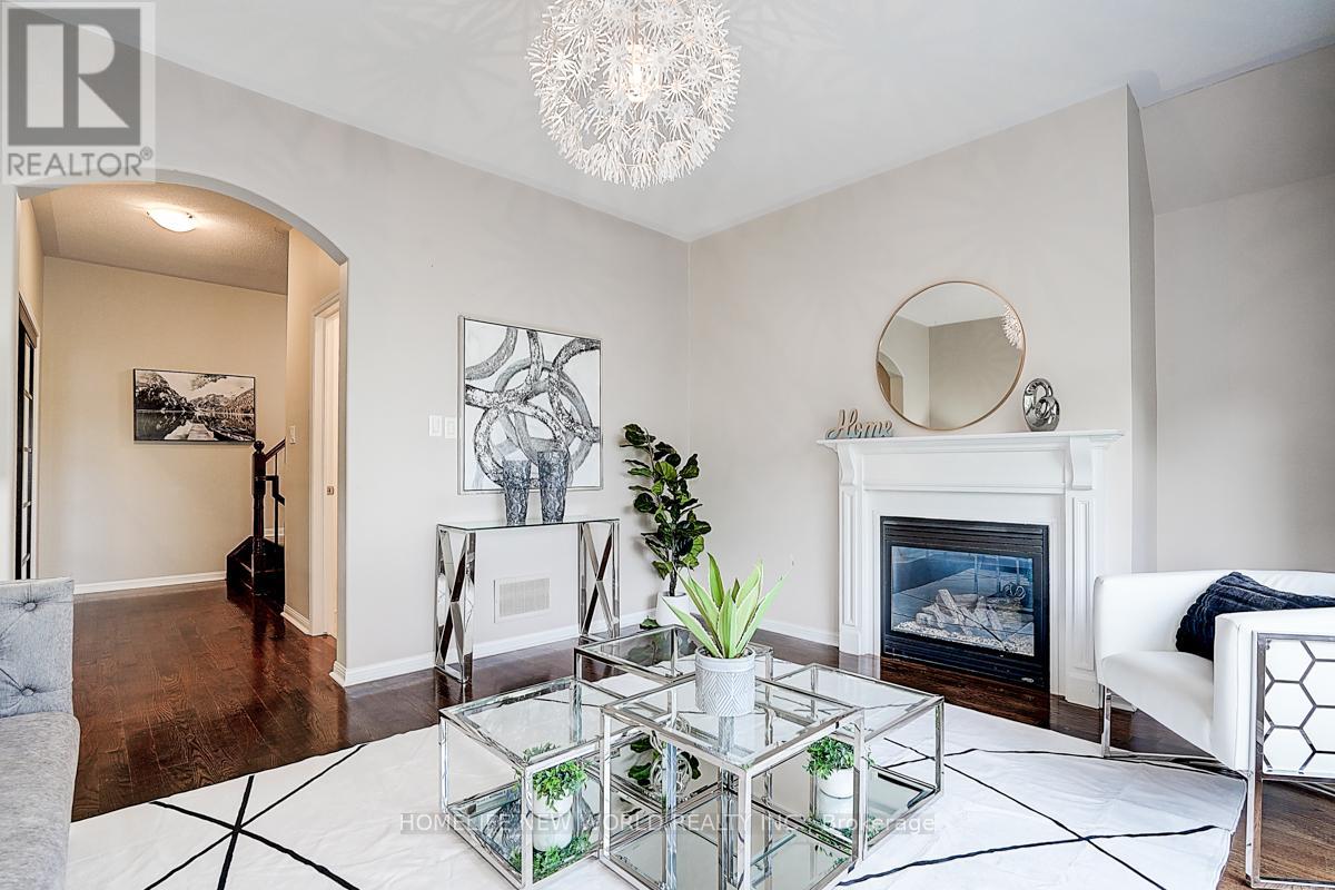 Photo 14 of 76 Bulmer Crescent, Newmarket ON