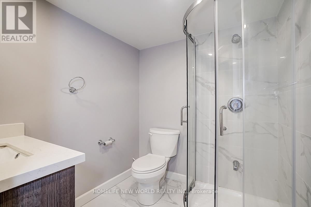 Photo 19 of 76 Bulmer Crescent, Newmarket ON