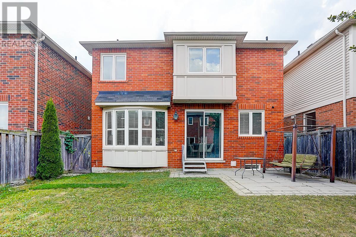 Photo 4 of 76 Bulmer Crescent, Newmarket ON