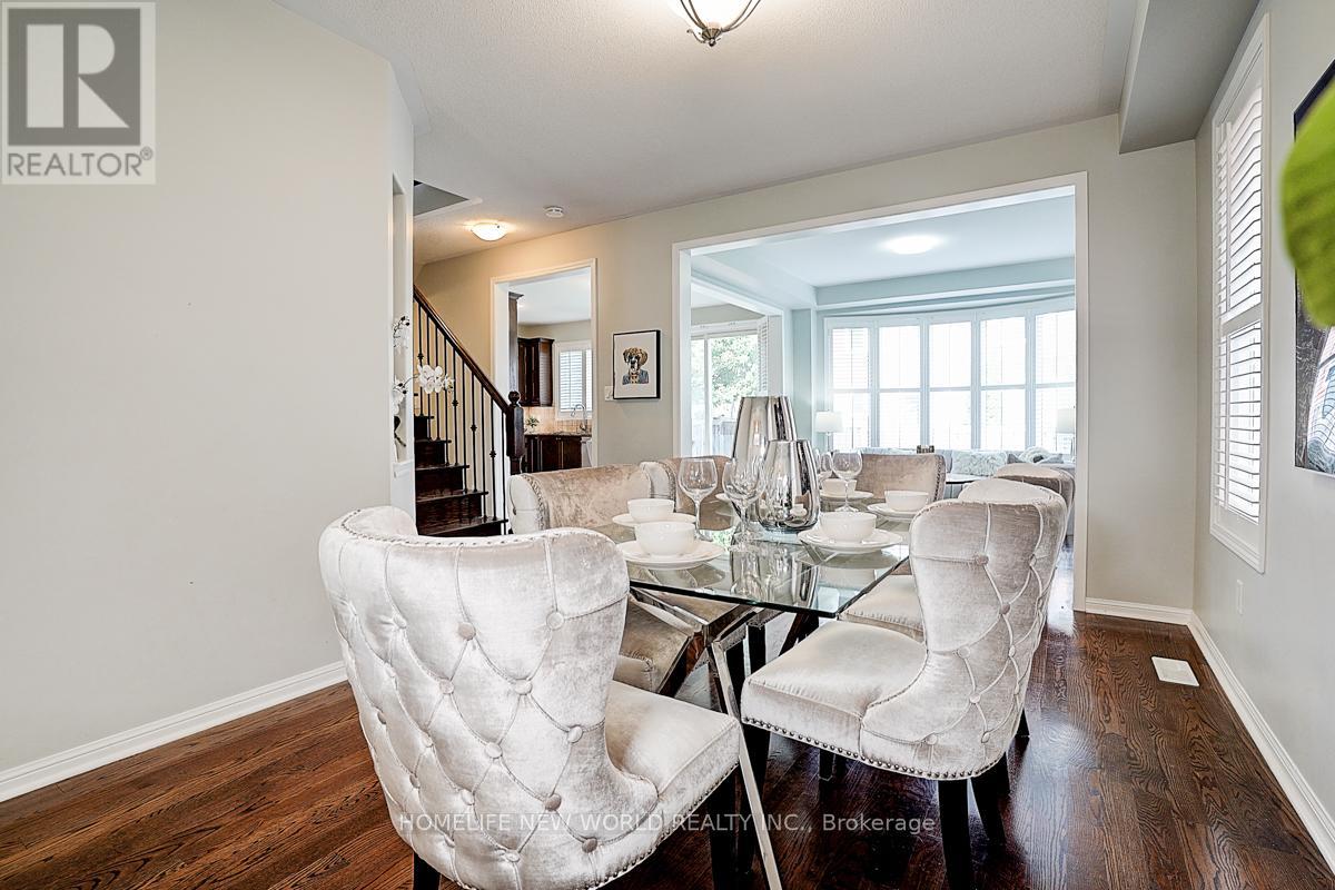 Photo 12 of 76 Bulmer Crescent, Newmarket ON