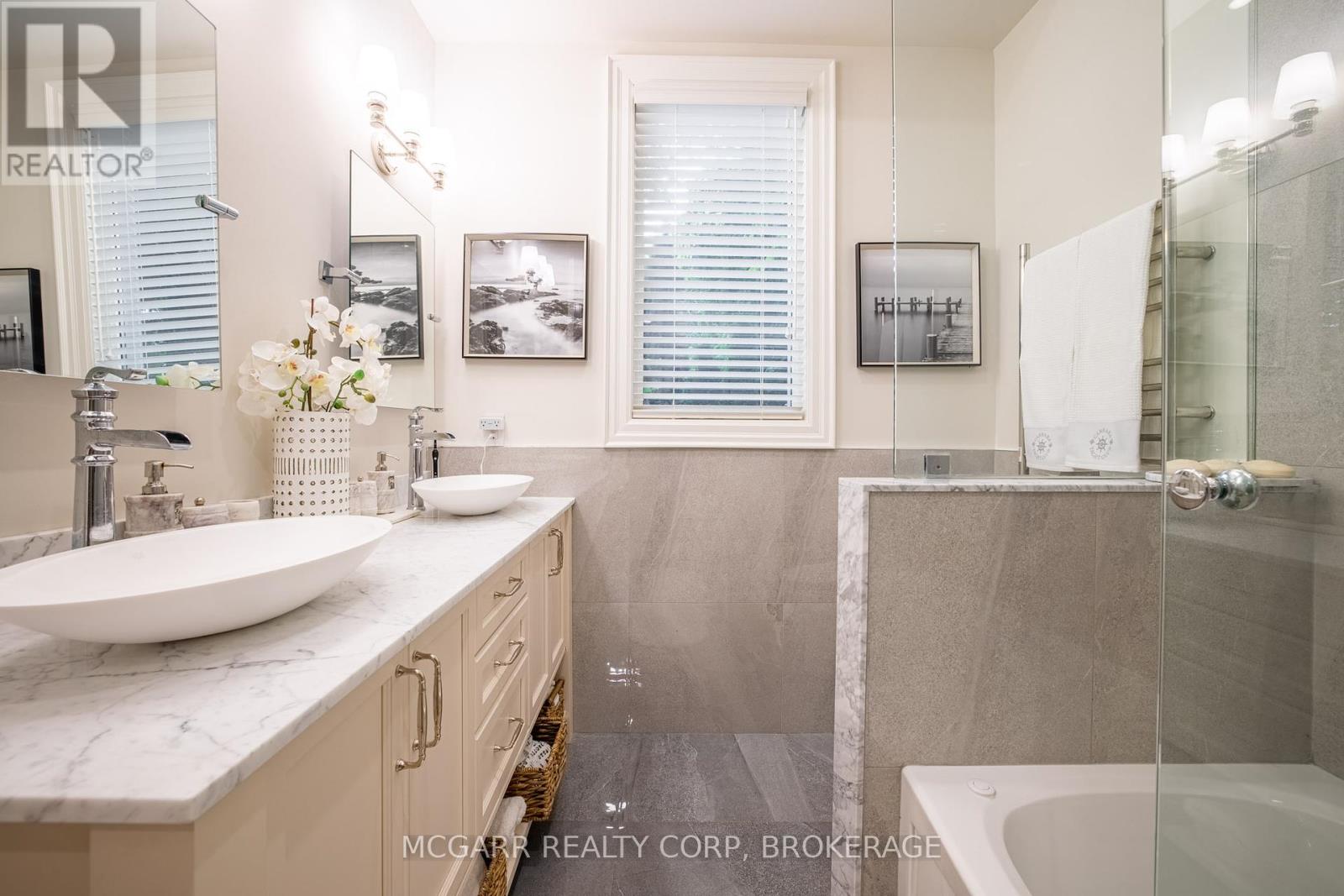 Photo 11 of 26 Delater Street, Niagaraonthelake ON