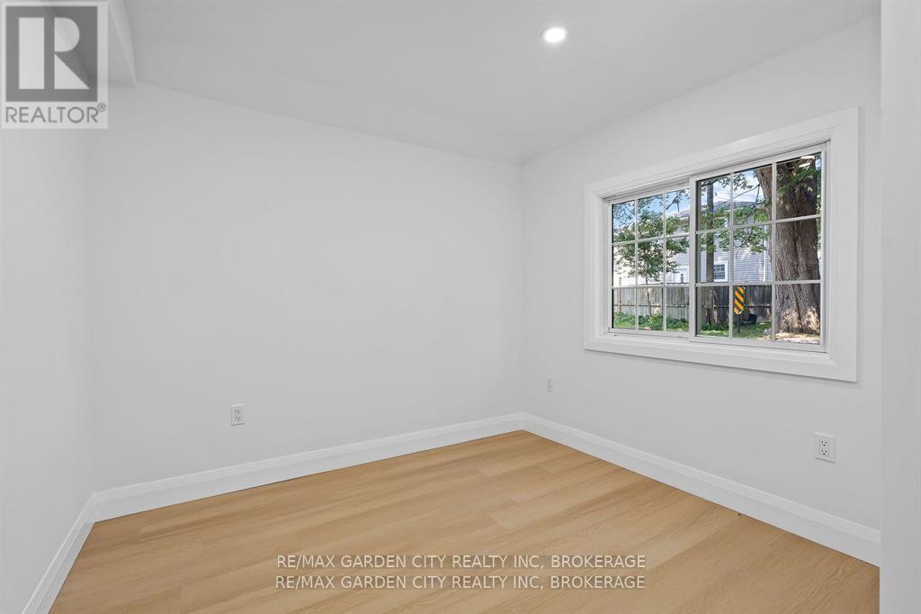 Photo 17 of 235 Lincoln Road W, Fort Erie ON