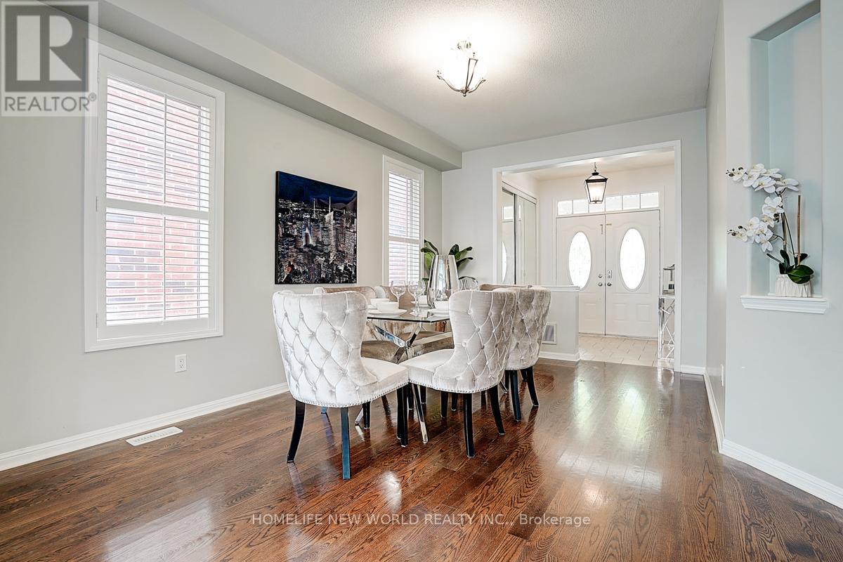 Photo 43 of 76 Bulmer Crescent, Newmarket ON