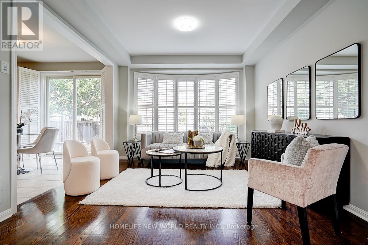 Photo 37 of 76 Bulmer Crescent, Newmarket ON