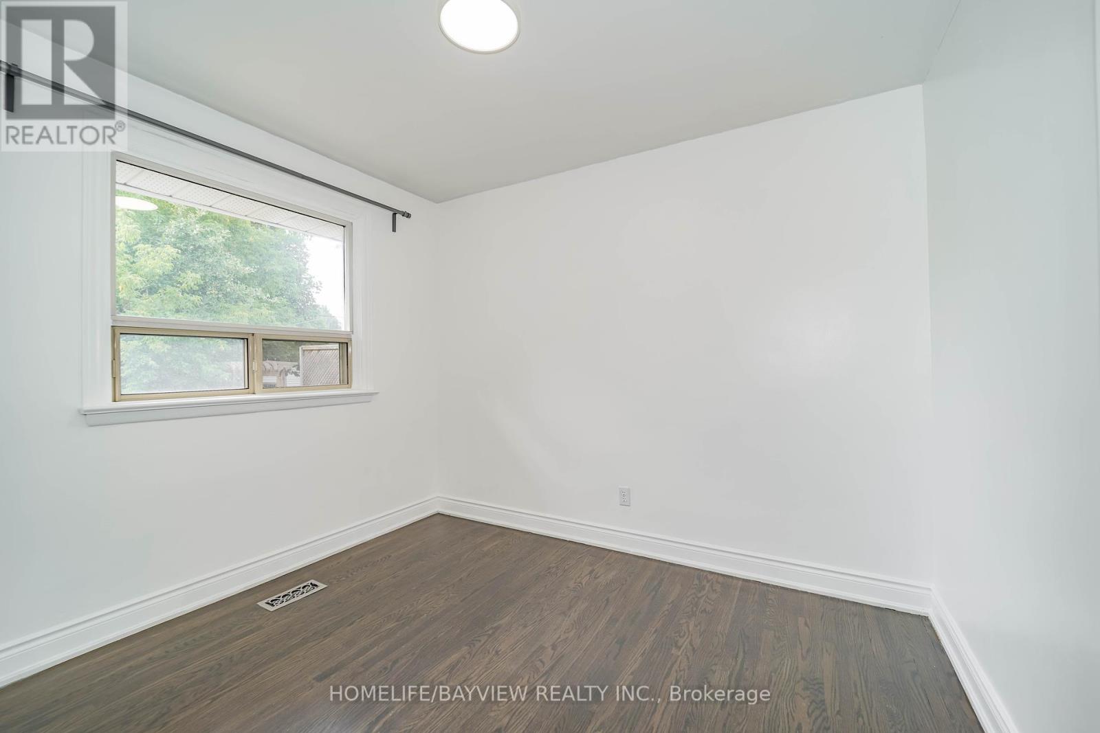 Photo 15 of 163 Gunn Street, Barrie ON