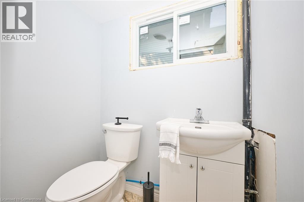 Photo 2 of 1 Samuel Court, St Catharines ON