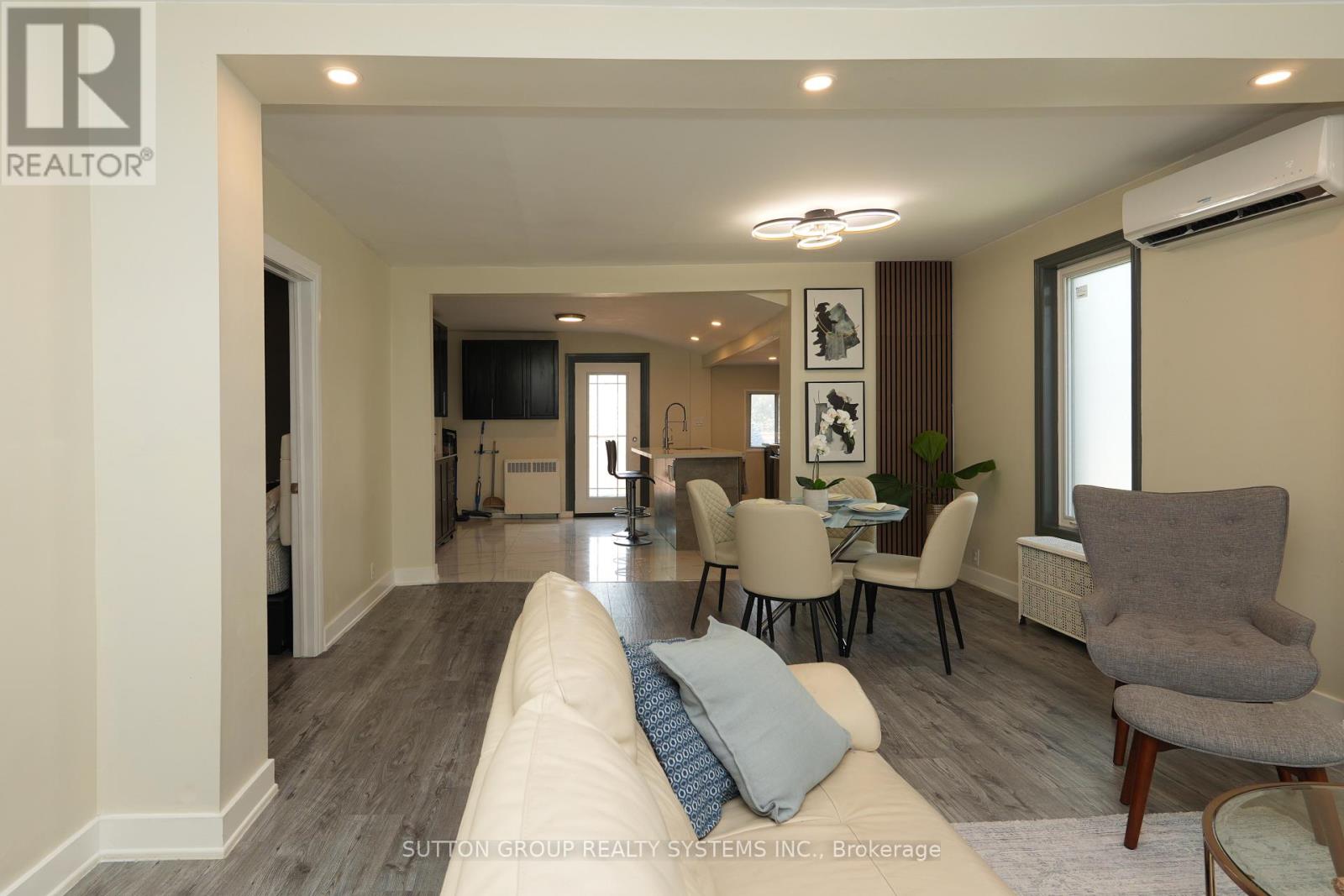 Photo 26 of 39 Norfolk Avenue, Cambridge ON
