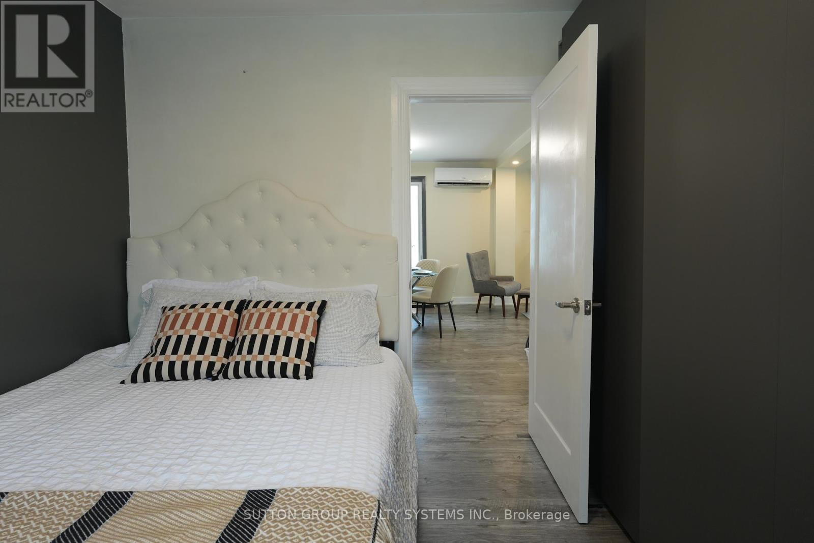 Photo 33 of 39 Norfolk Avenue, Cambridge ON