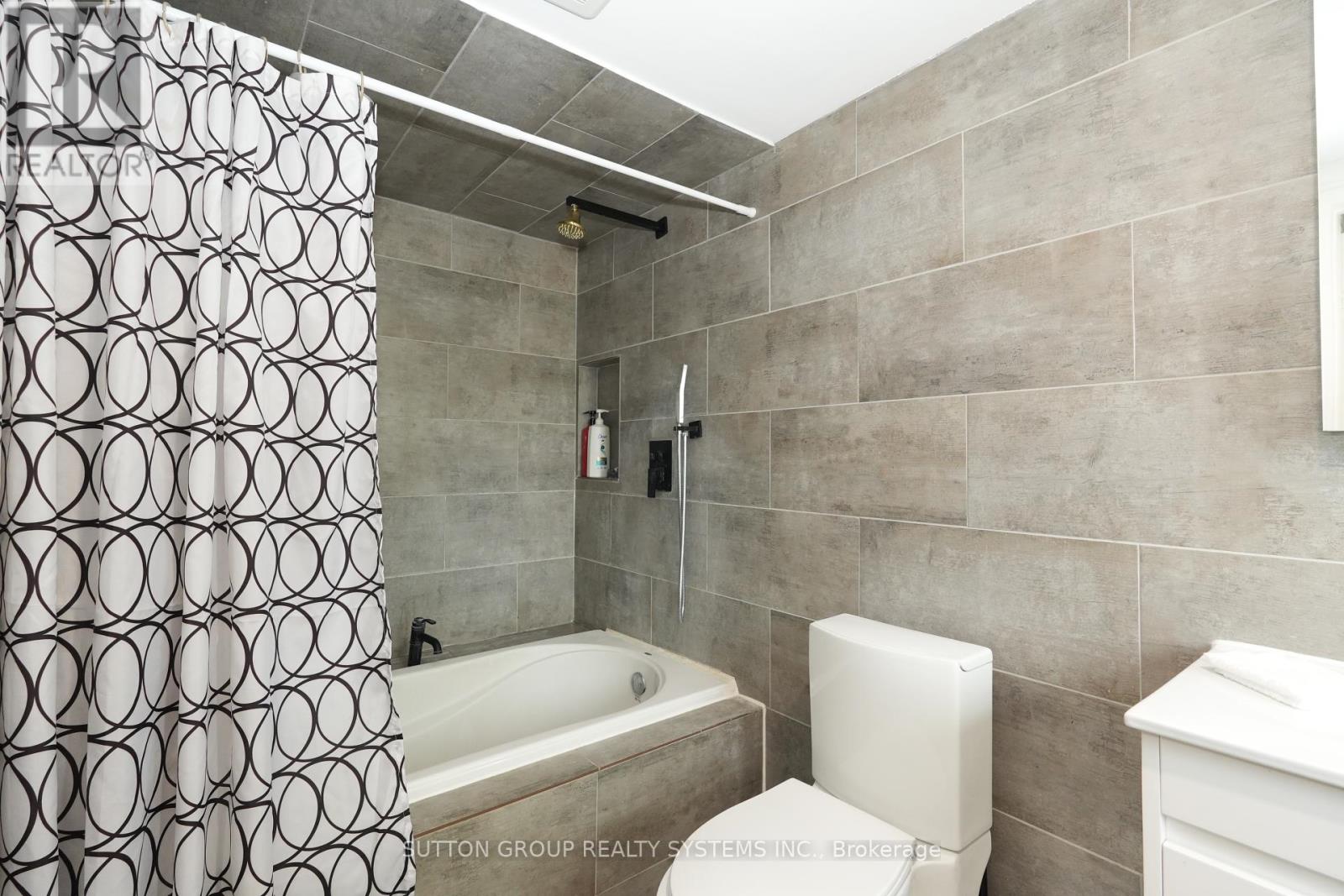 Photo 20 of 39 Norfolk Avenue, Cambridge ON