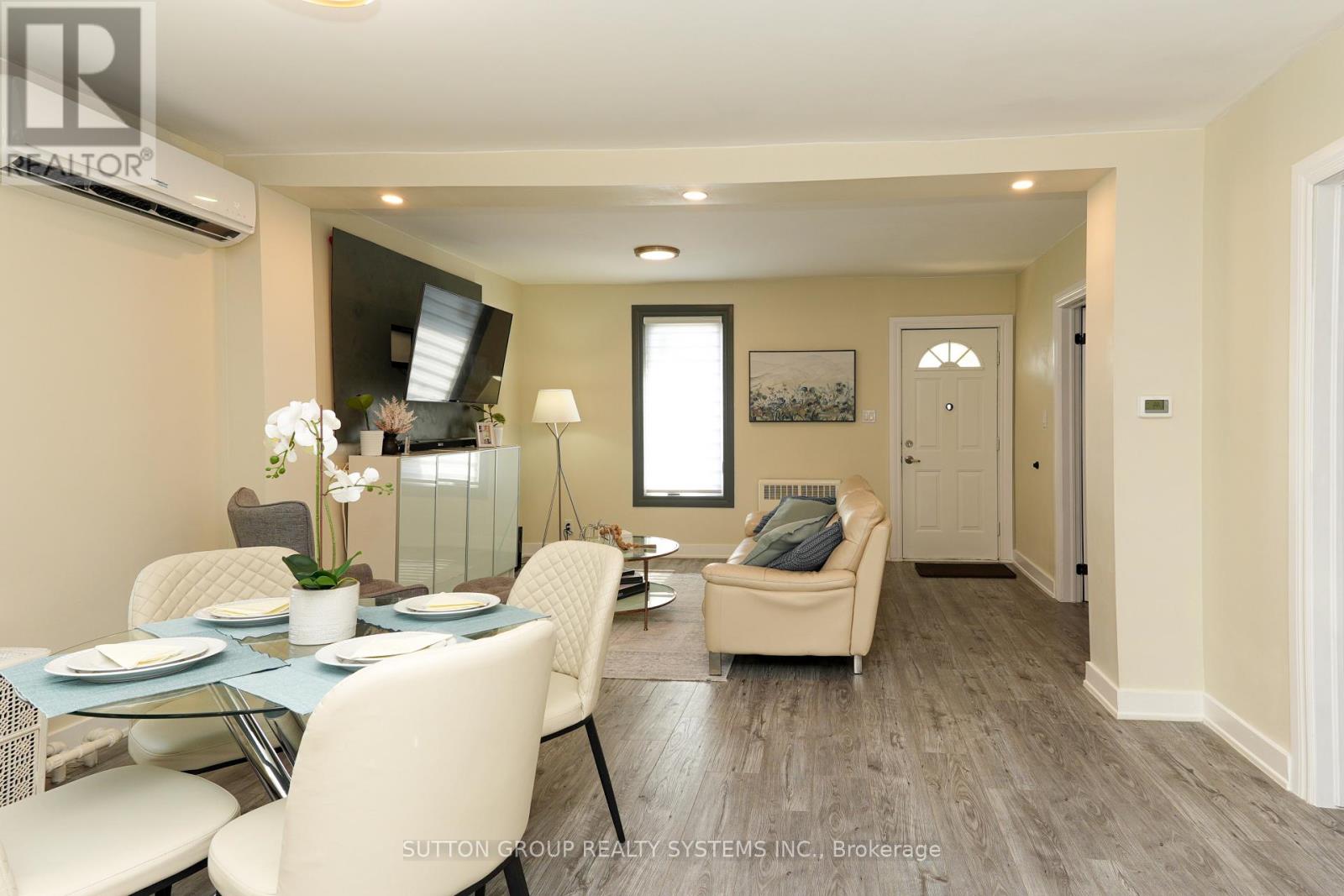Photo 21 of 39 Norfolk Avenue, Cambridge ON