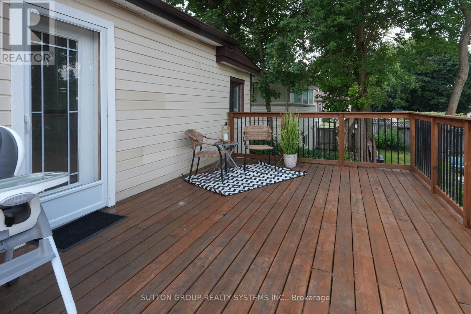 Photo 13 of 39 Norfolk Avenue, Cambridge ON