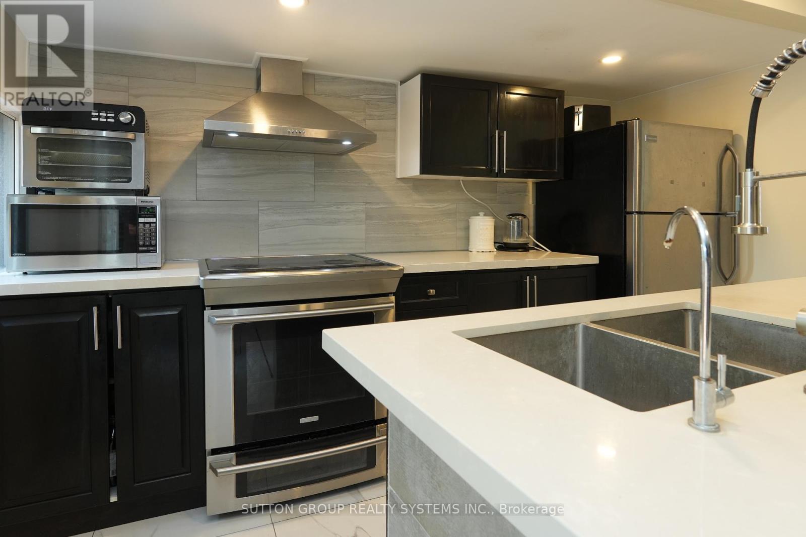 Photo 14 of 39 Norfolk Avenue, Cambridge ON