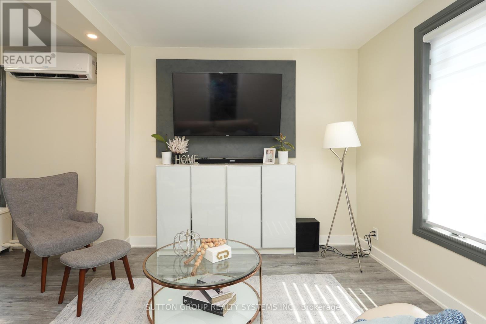 Photo 10 of 39 Norfolk Avenue, Cambridge ON