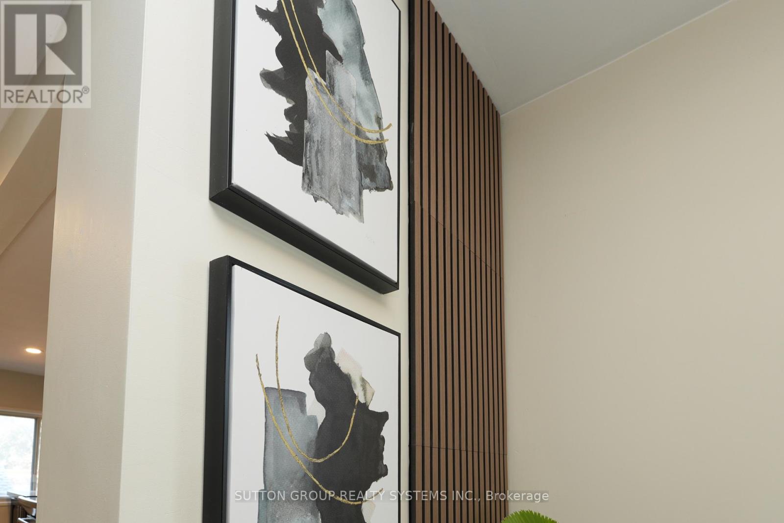 Photo 23 of 39 Norfolk Avenue, Cambridge ON