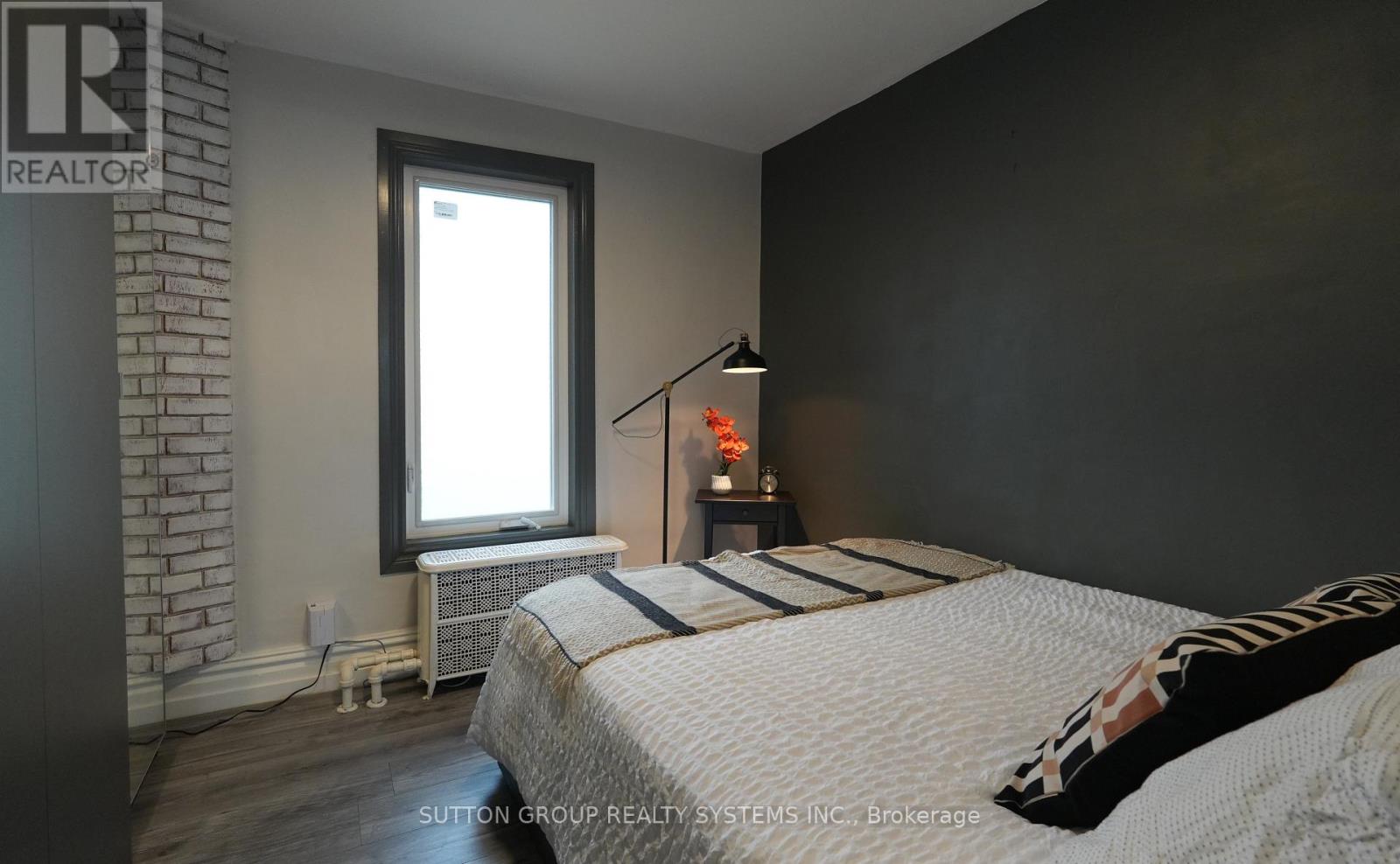 Photo 19 of 39 Norfolk Avenue, Cambridge ON