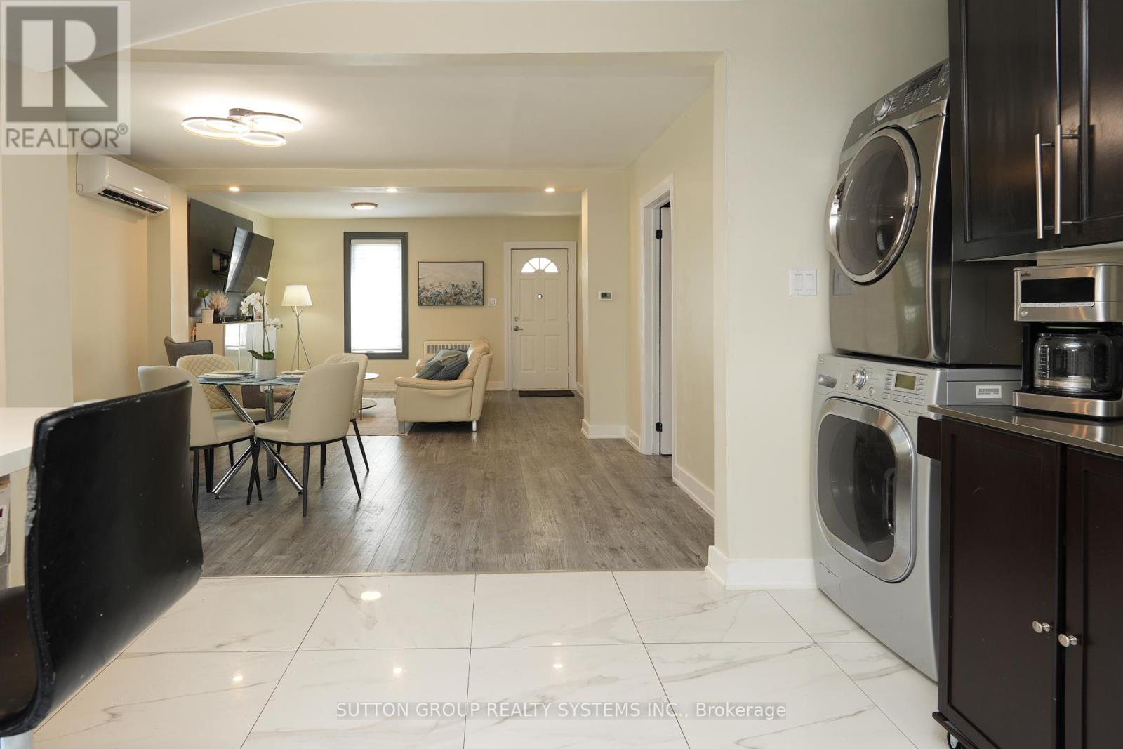 Photo 32 of 39 Norfolk Avenue, Cambridge ON