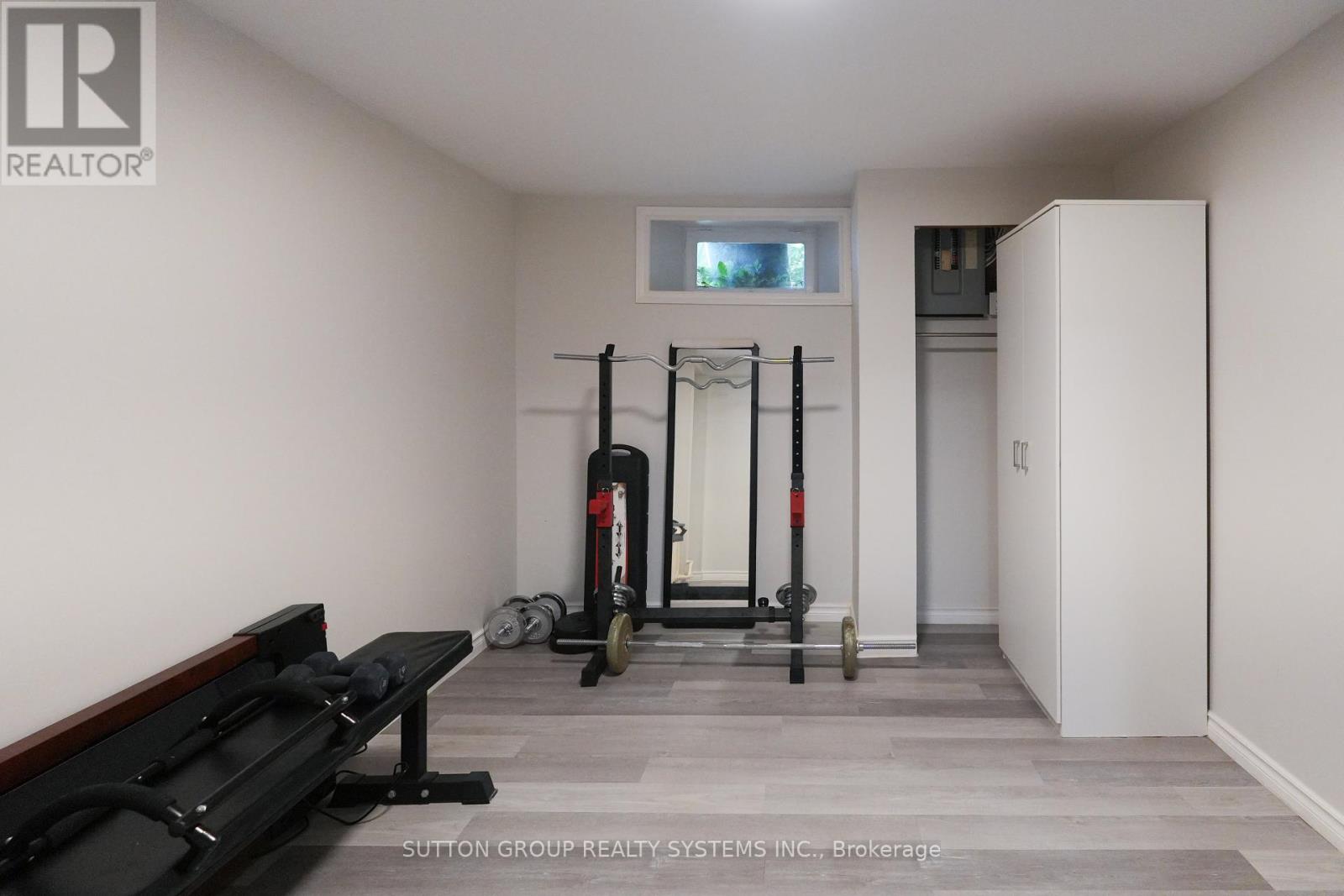 Photo 3 of 39 Norfolk Avenue, Cambridge ON