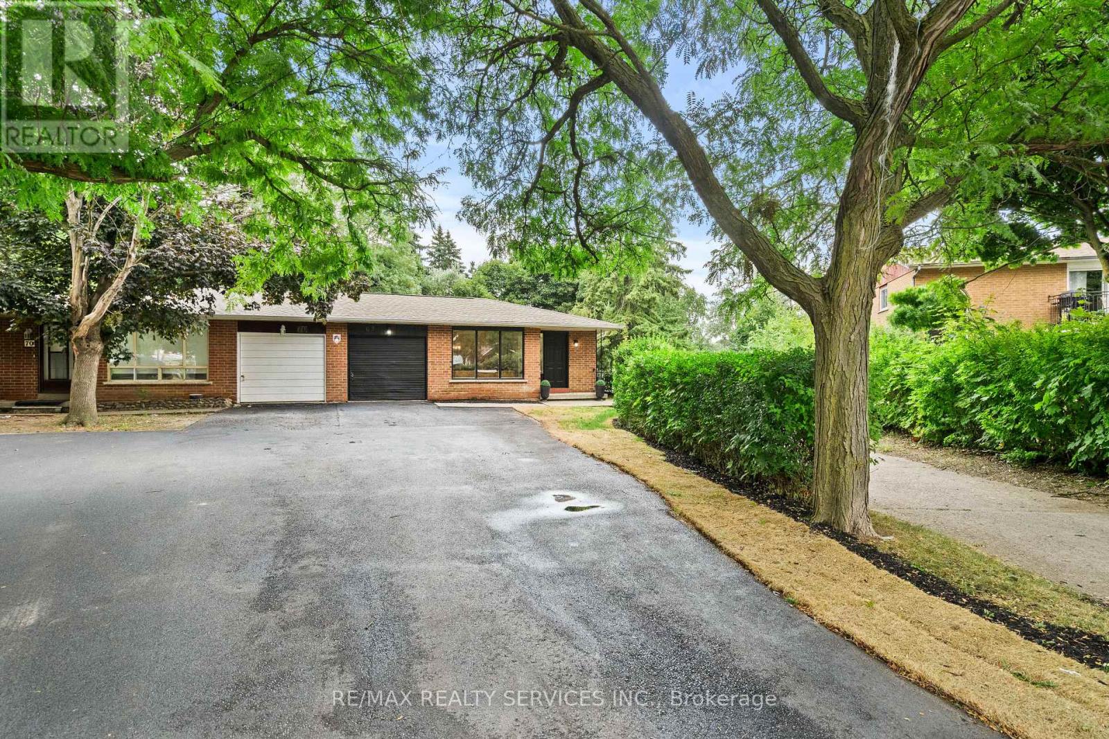 Photo 2 of 68 Montjoy Crescent, Brampton ON