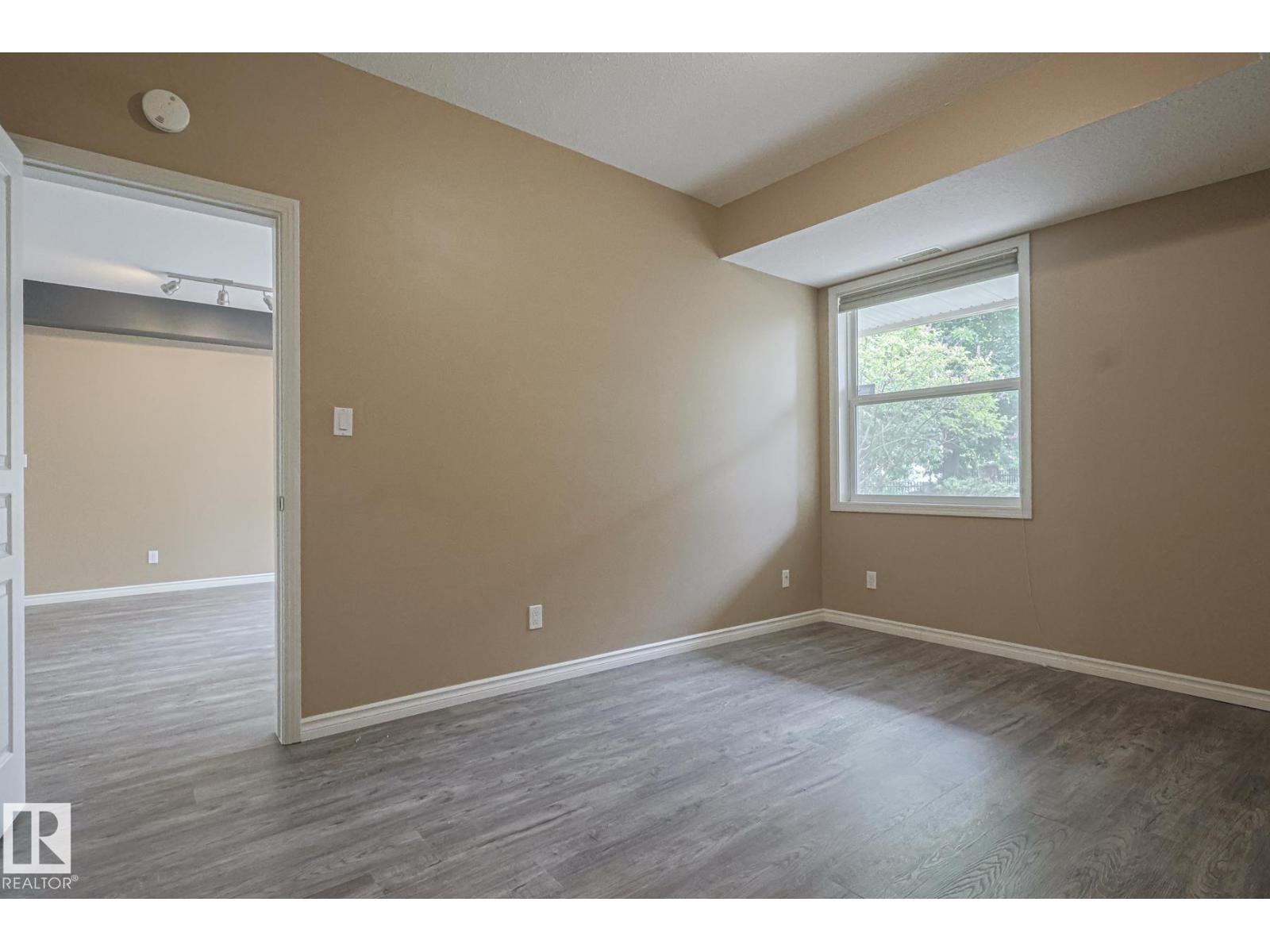 Photo 7 of 113 9507 101 Av Nw, Edmonton AB