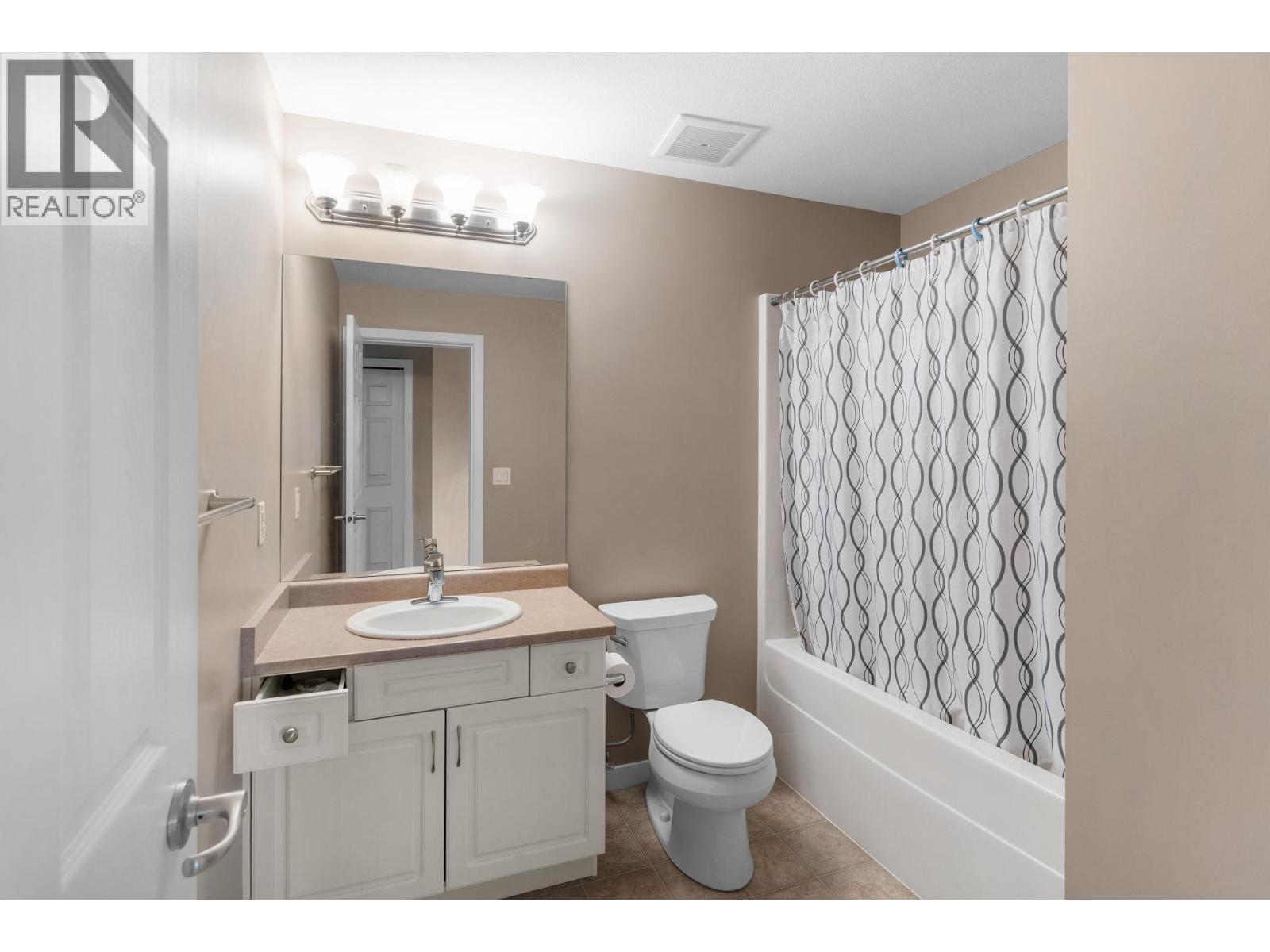 304 770 Rutland Road North, Kelowna