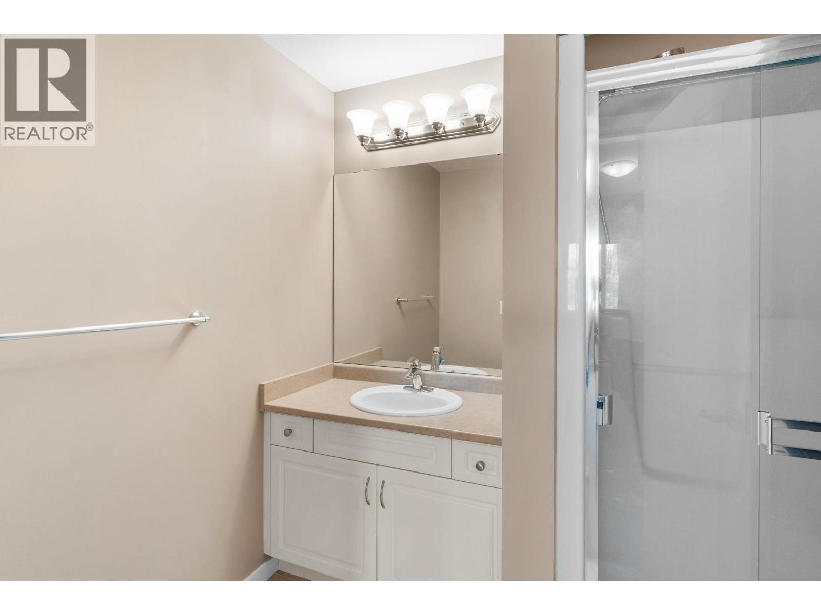 304 770 Rutland Road North, Kelowna