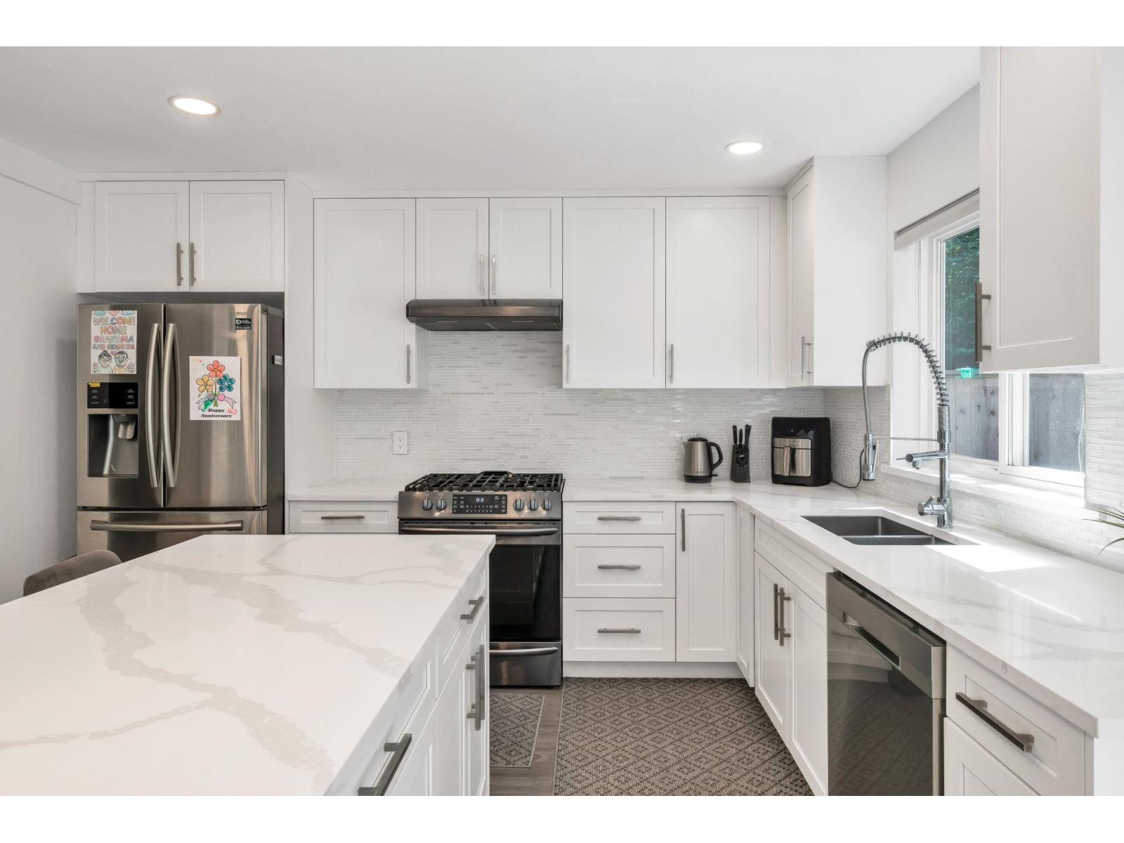 Photo 7 of 17802 100 A Avenue, Surrey BC