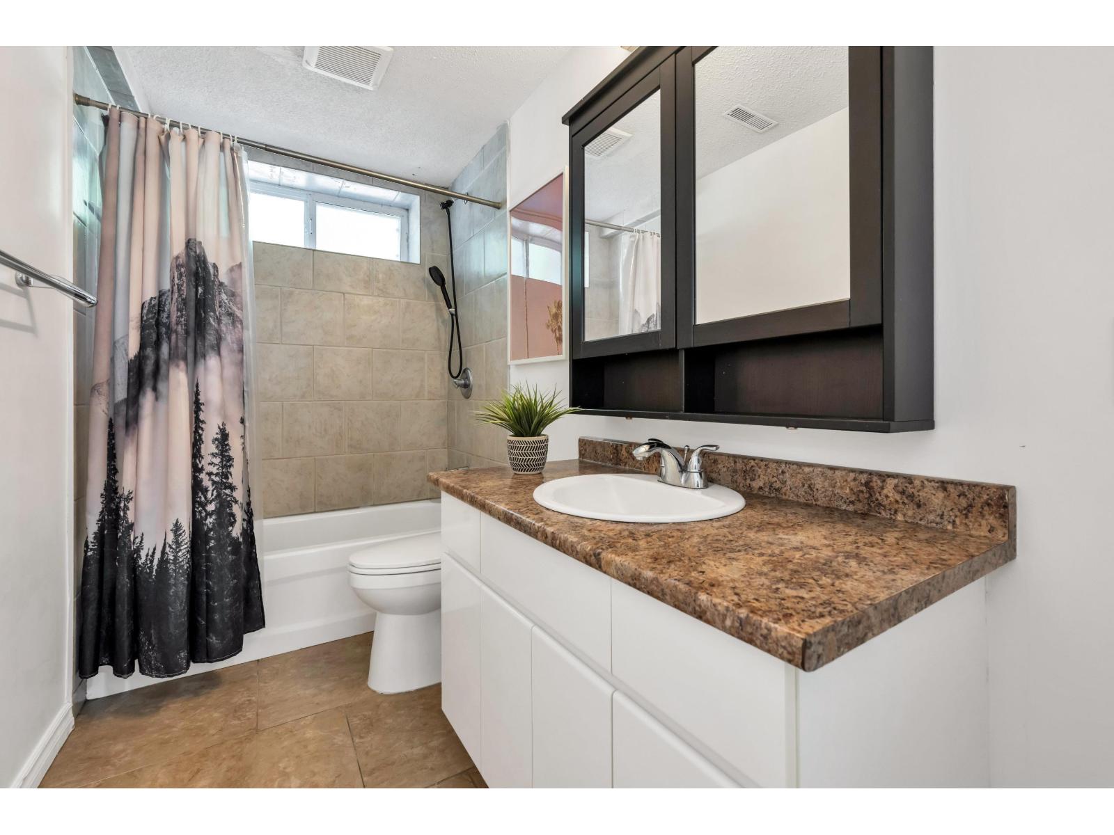 Photo 22 of 17802 100 A Avenue, Surrey BC
