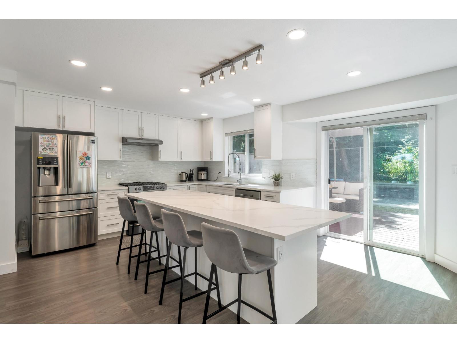 Photo 5 of 17802 100 A Avenue, Surrey BC
