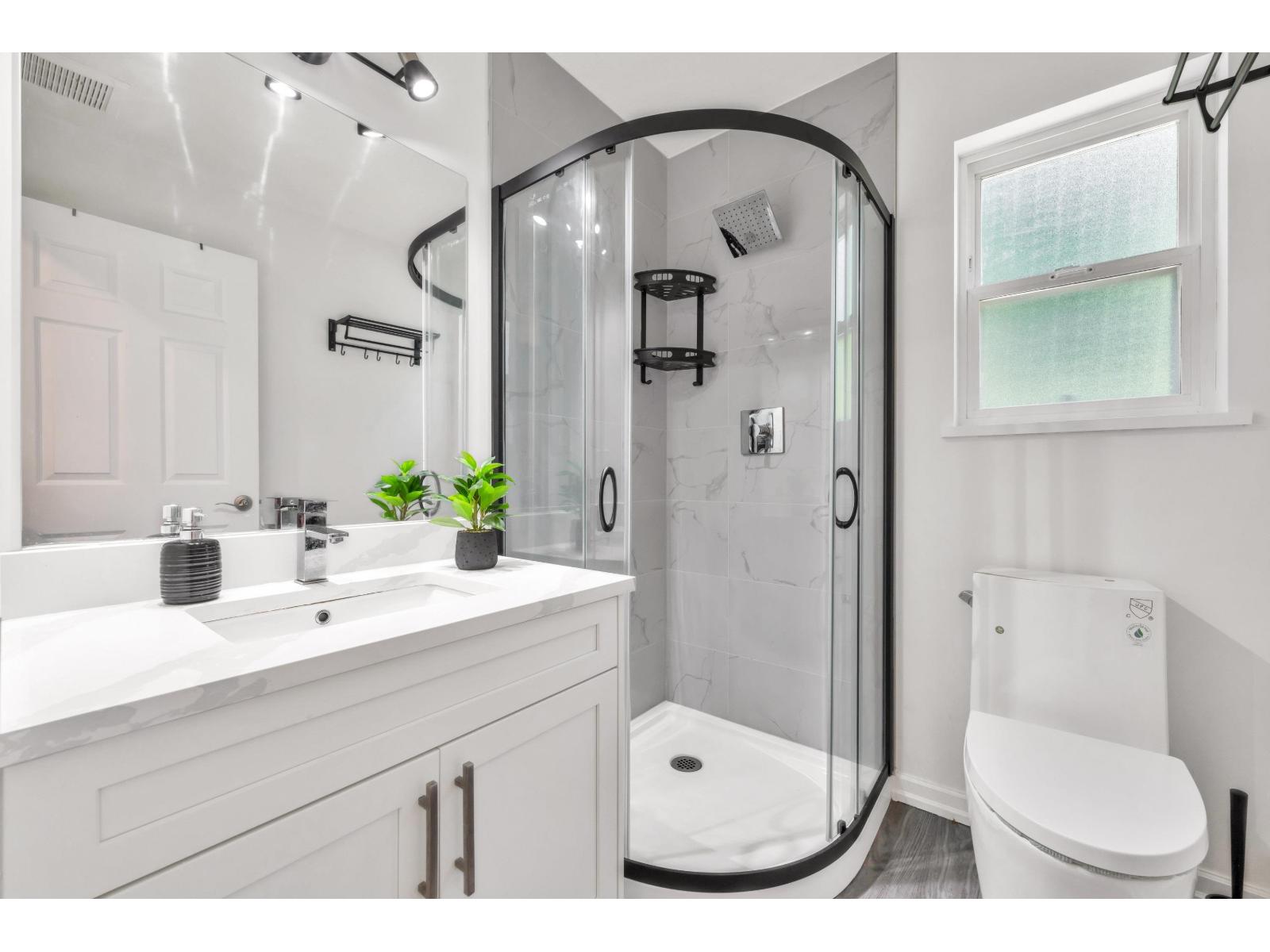 Photo 15 of 17802 100 A Avenue, Surrey BC