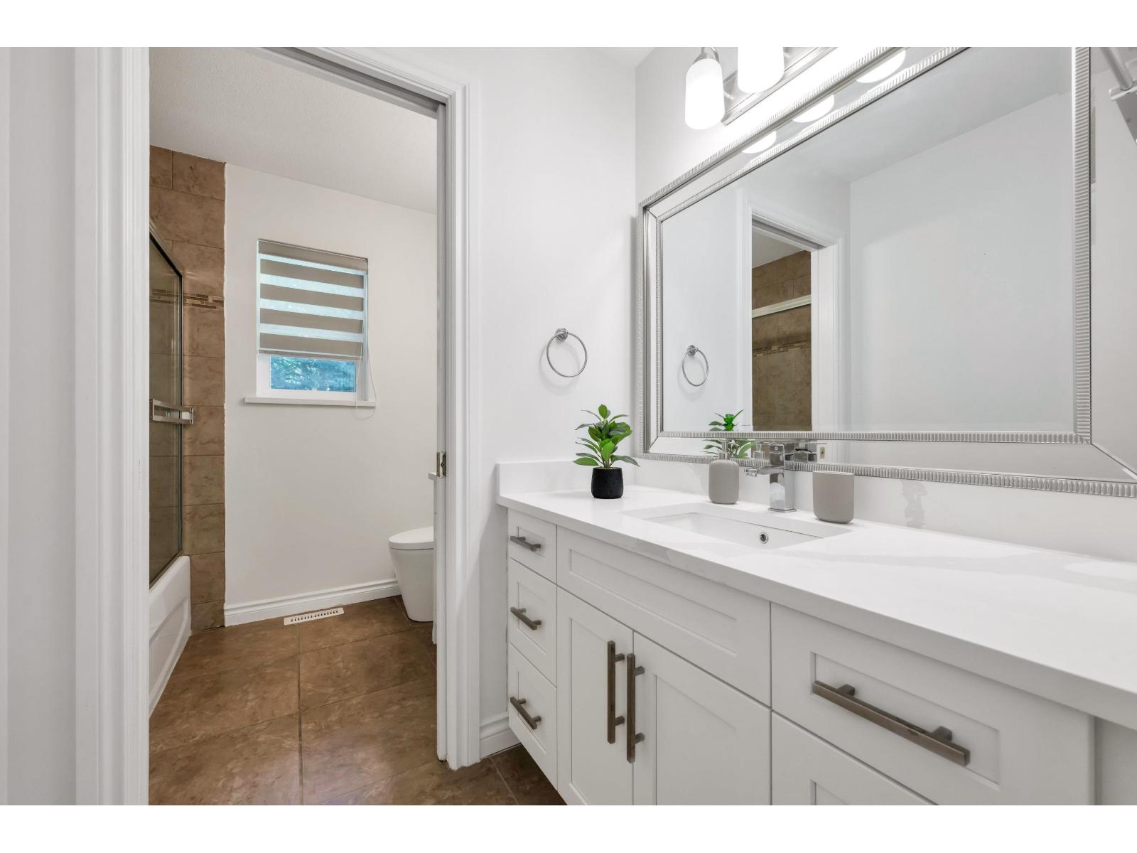 Photo 11 of 17802 100 A Avenue, Surrey BC