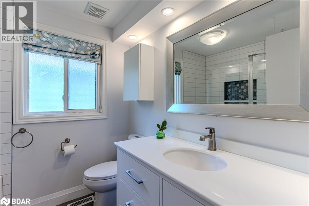 Photo 11 of 10 Jills Court, Barrie ON
