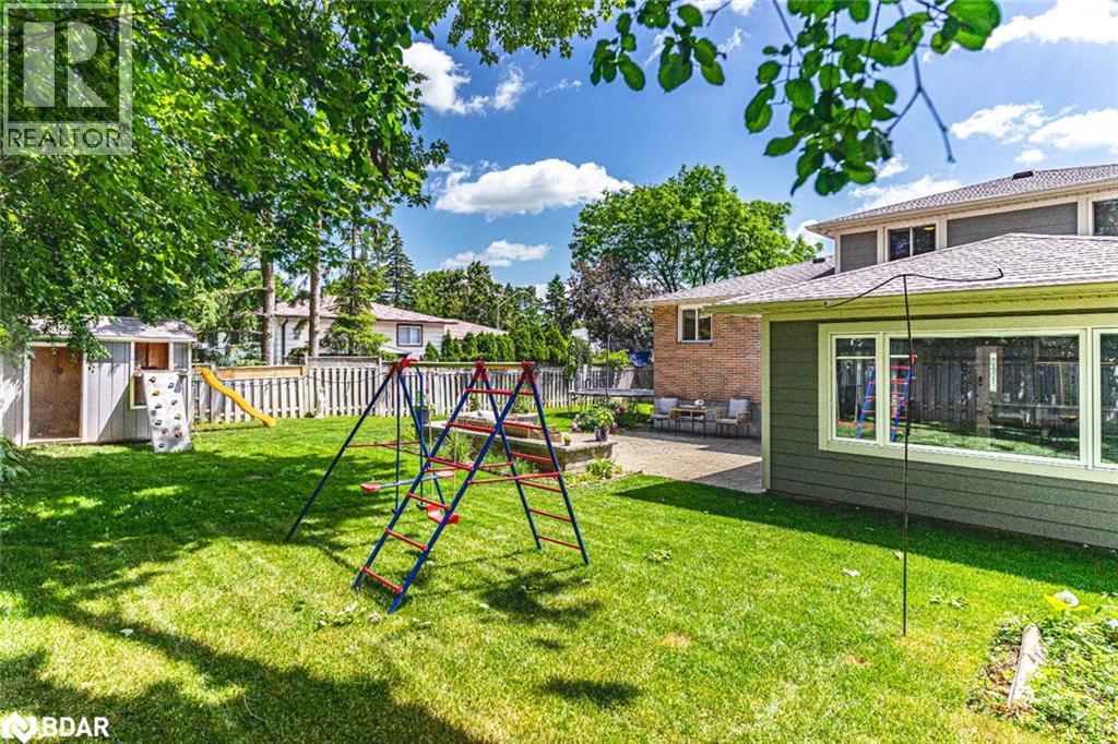 Photo 5 of 10 Jills Court, Barrie ON