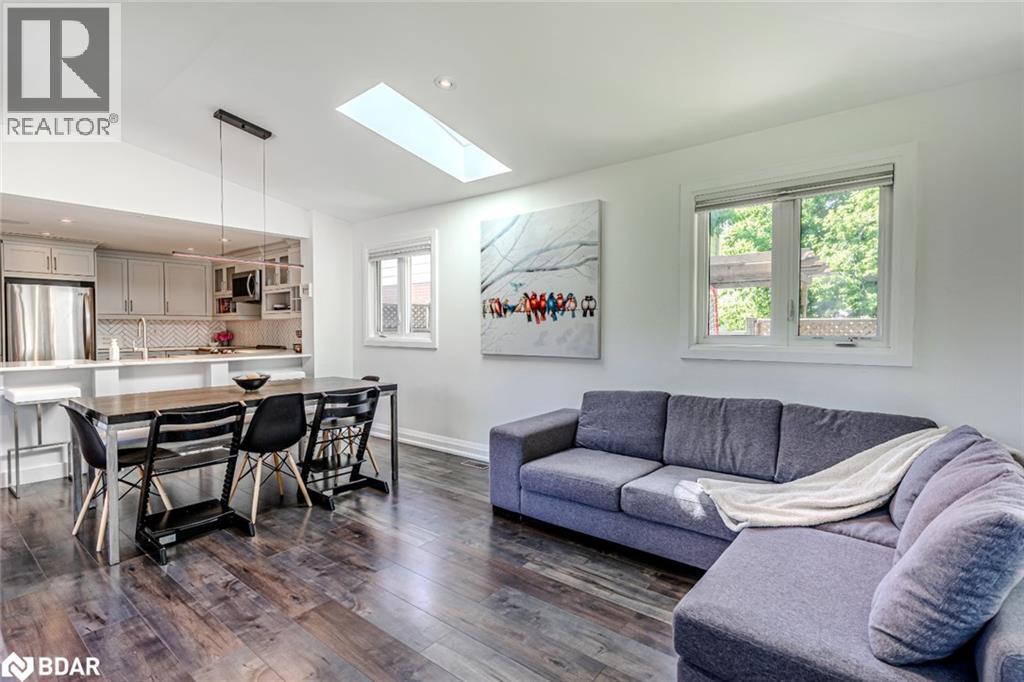 Photo 7 of 10 Jills Court, Barrie ON