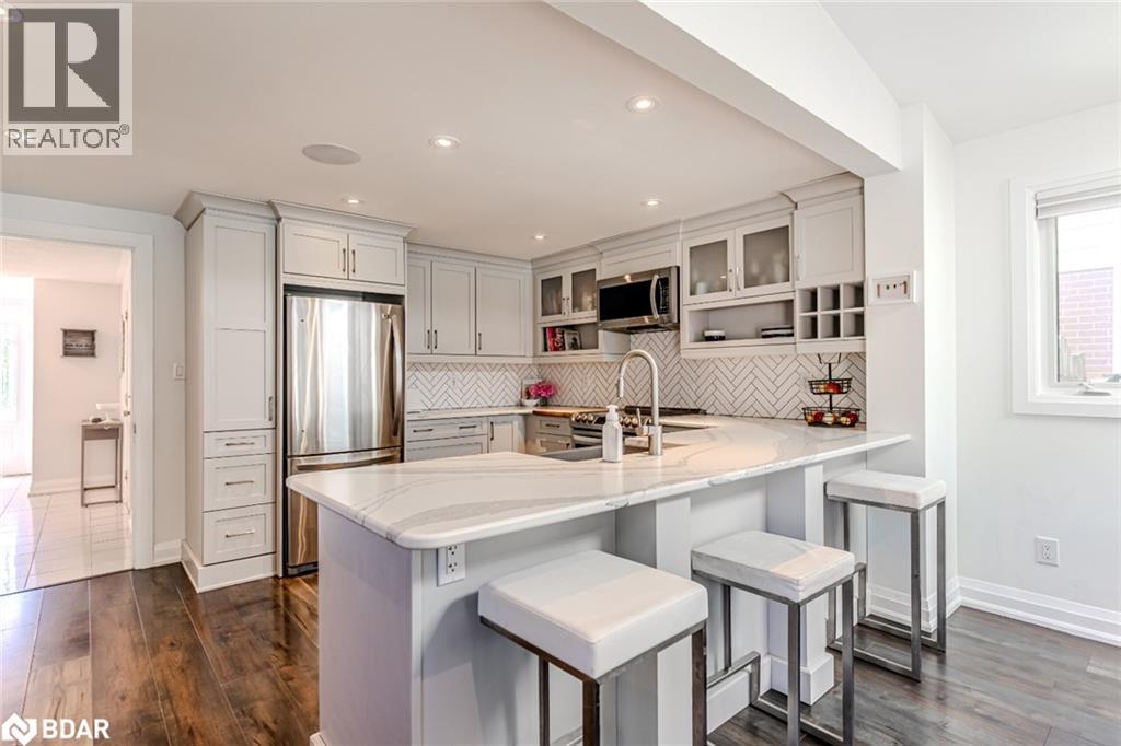Photo 13 of 10 Jills Court, Barrie ON
