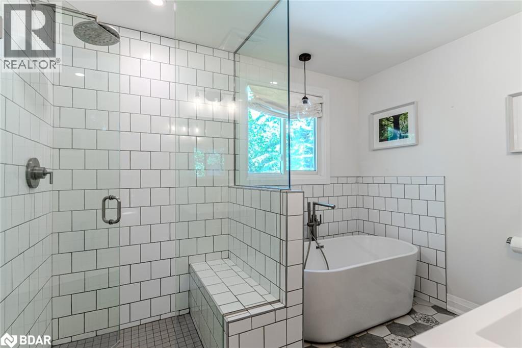 Photo 12 of 10 Jills Court, Barrie ON