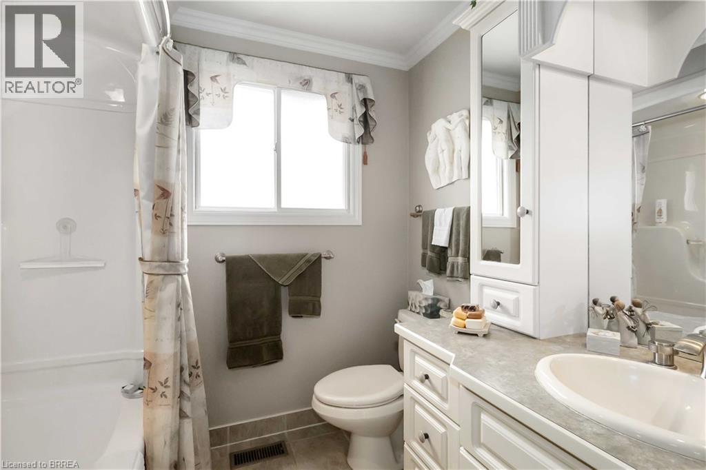 Photo 23 of 15 Burdock Boulevard, Brantford ON