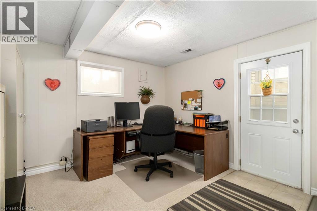 Photo 31 of 15 Burdock Boulevard, Brantford ON