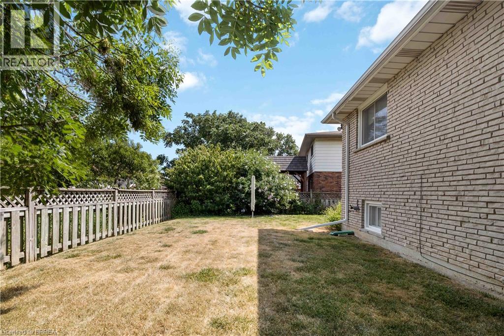 Photo 38 of 15 Burdock Boulevard, Brantford ON
