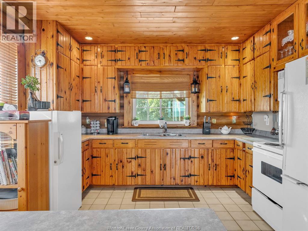Photo 33 of 226 Cotterie Park, Leamington ON