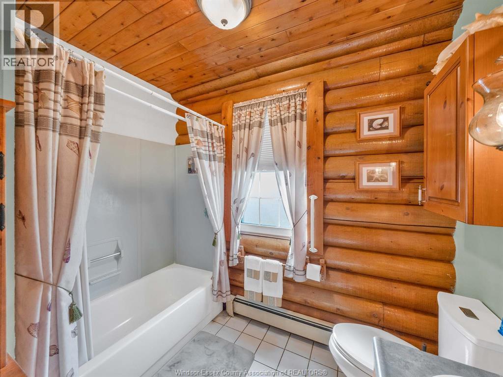 Photo 2 of 226 Cotterie Park, Leamington ON
