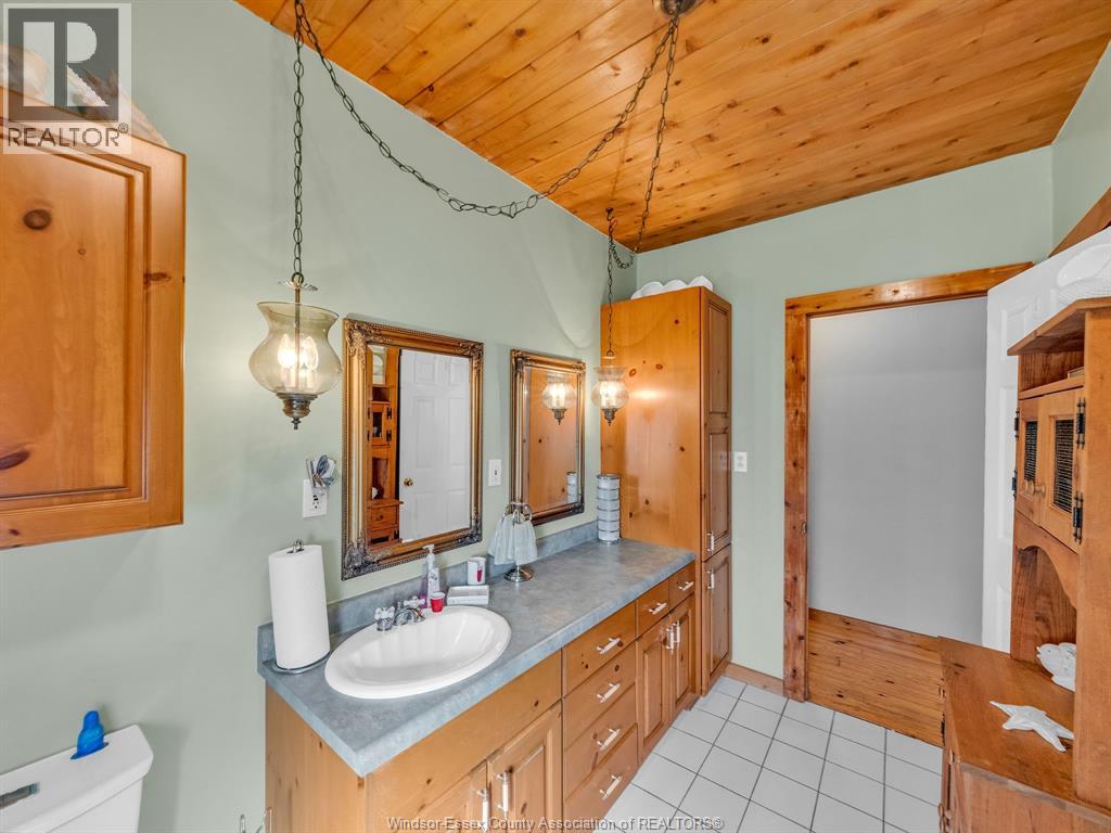 Photo 35 of 226 Cotterie Park, Leamington ON