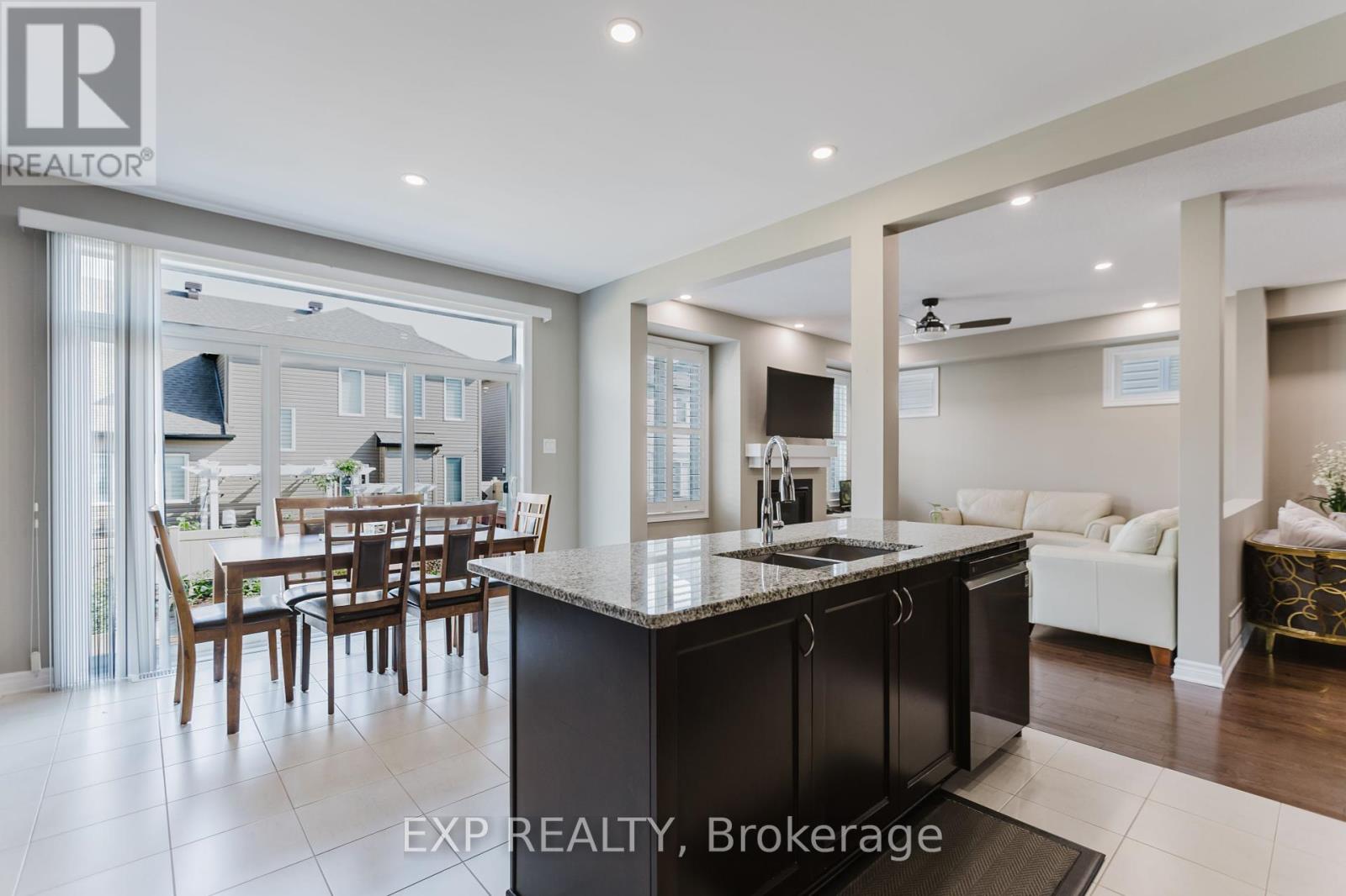 Photo 4 of 39 Clonfadda Terrace, Ottawa ON