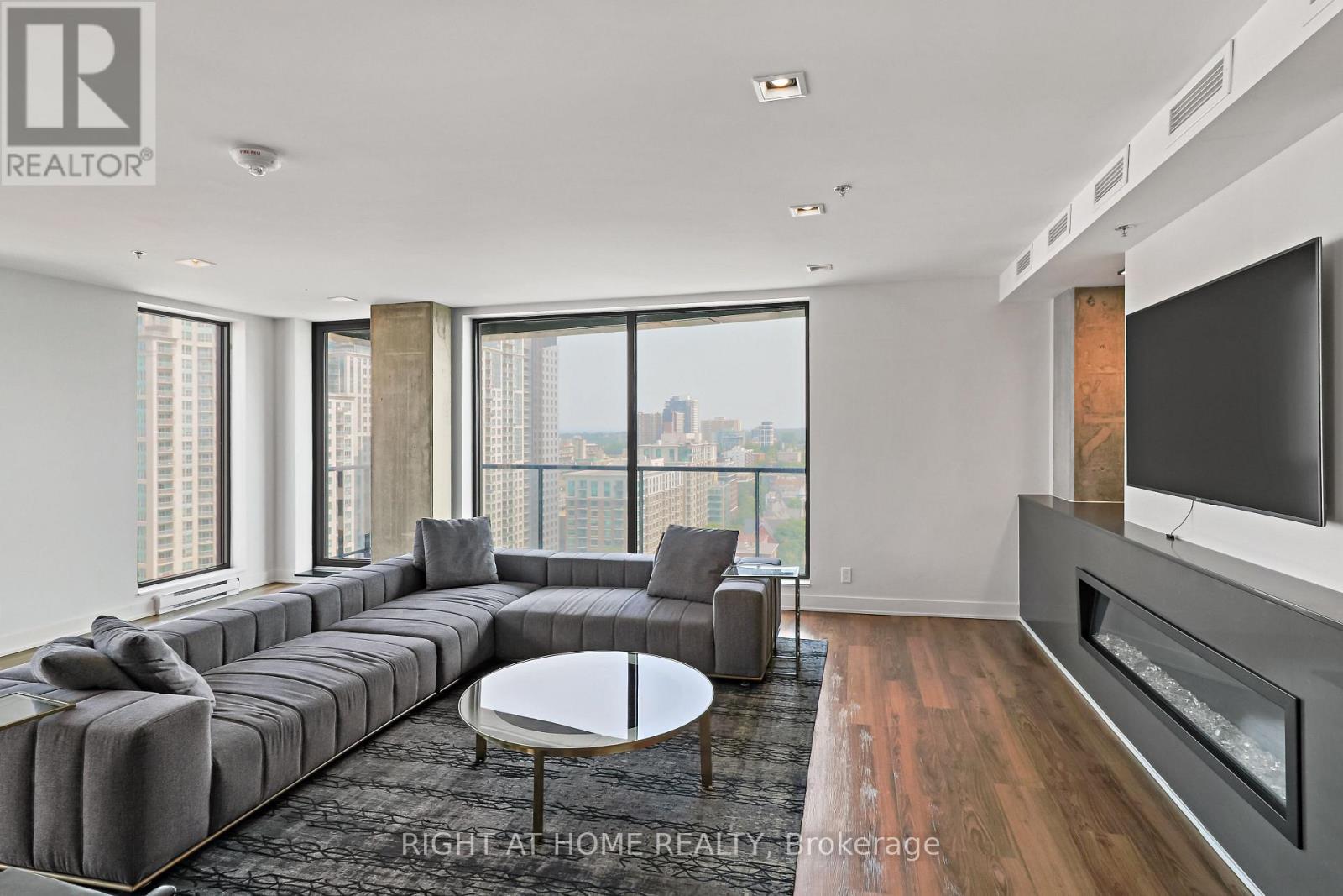 Photo 19 of 2102 20 Daly Avenue, Ottawa ON