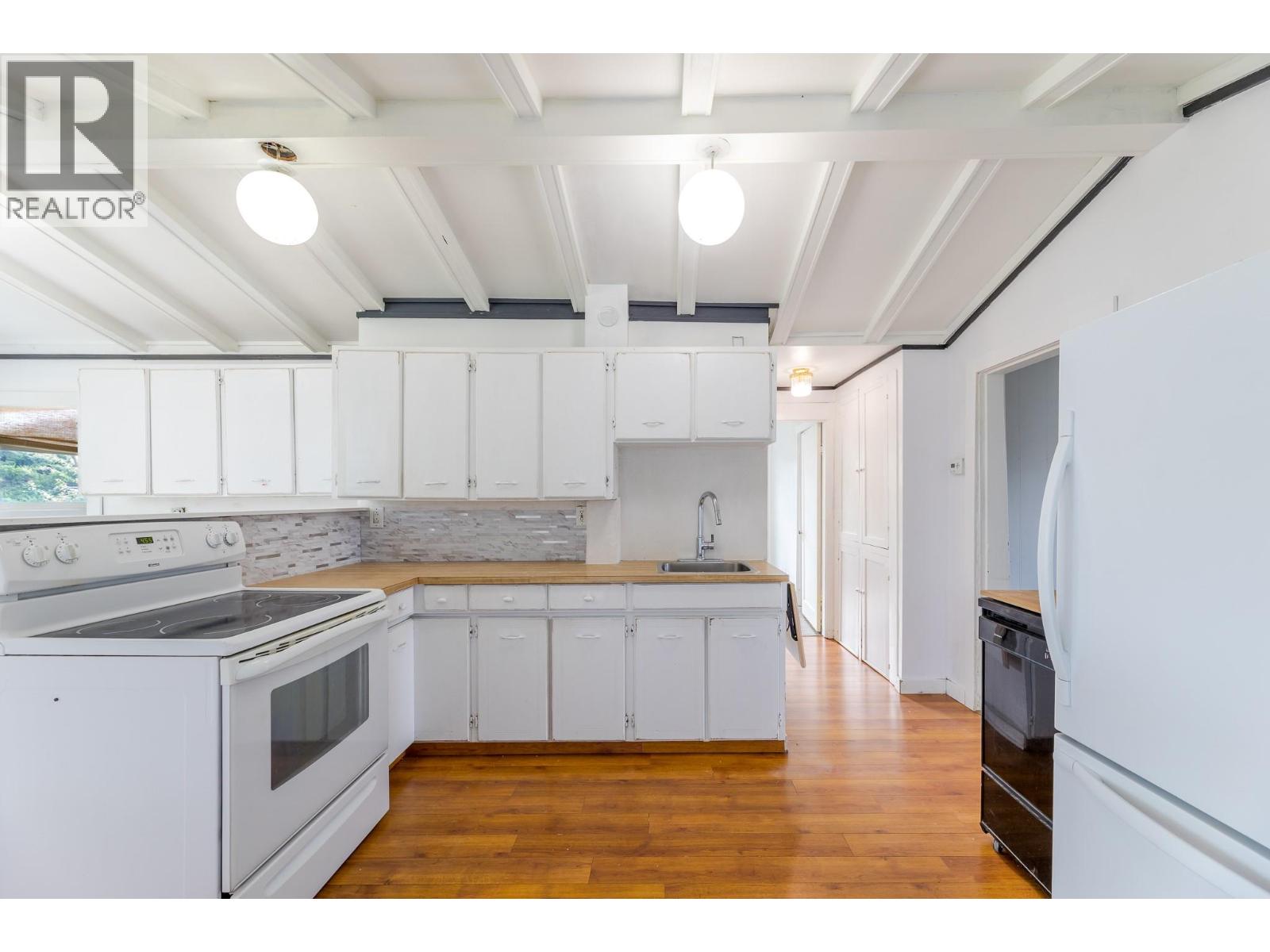  566 PENTICTON Avenue, Penticton