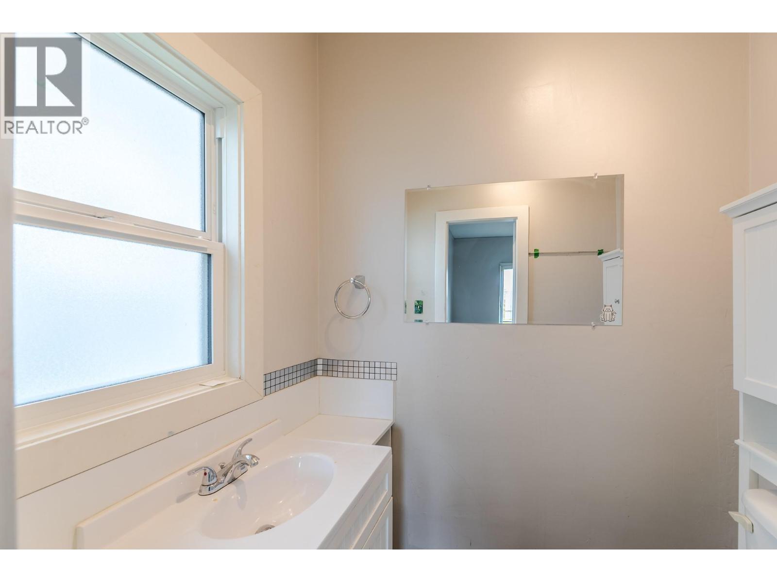  566 PENTICTON Avenue, Penticton