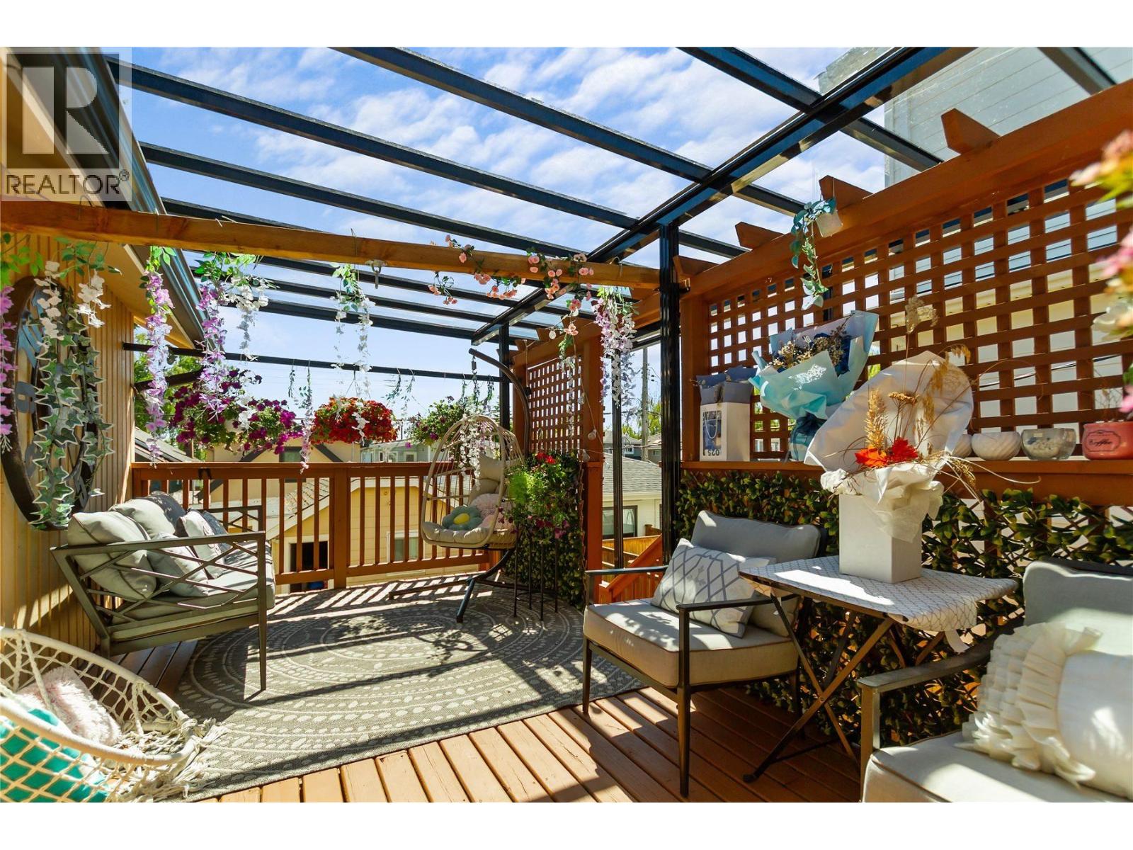 Photo 10 of 136 E 45th Avenue, Vancouver BC