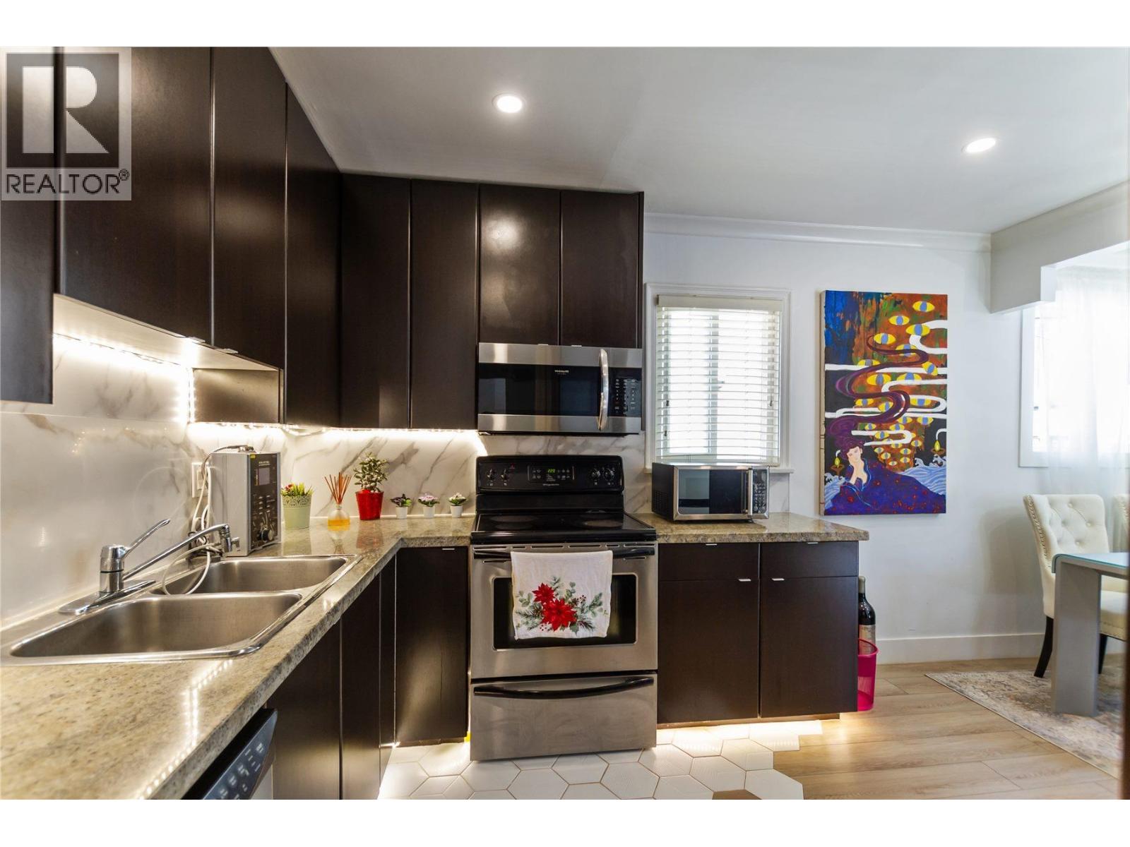 Photo 9 of 136 E 45th Avenue, Vancouver BC